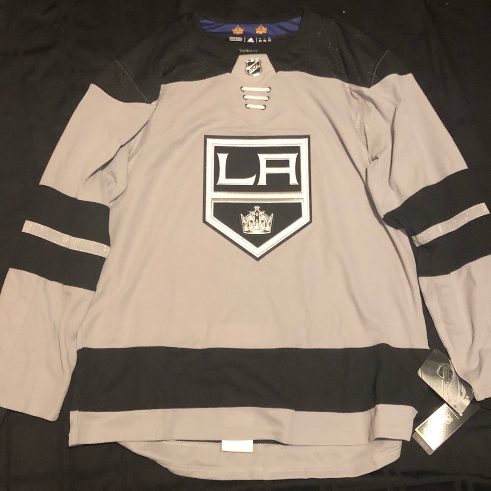 Los Angeles Kings Size 52 NWT Jersey